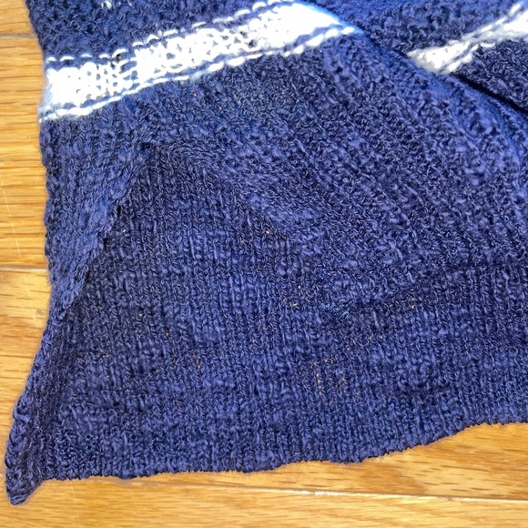 New Women’s Gap Lightweight Striped Sweater - Picture 4 of 8